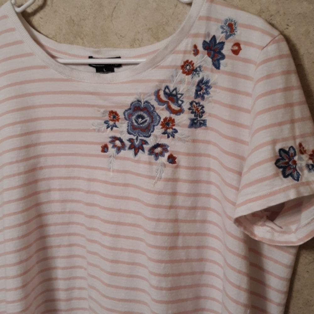 RXB Woman's short sleeve top.